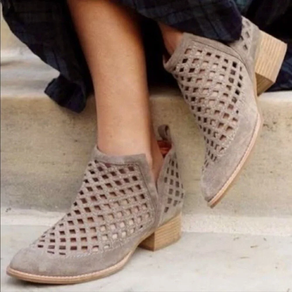Jeffrey Campbell Taggart Ankle Booties in Taupe 6.5